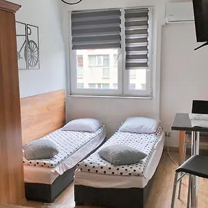 https://robotnicza-32-night-host.hotelswroclaw.com