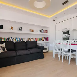 https://modern-apartment-across-the-ponds.warsawhotelspoland.com
